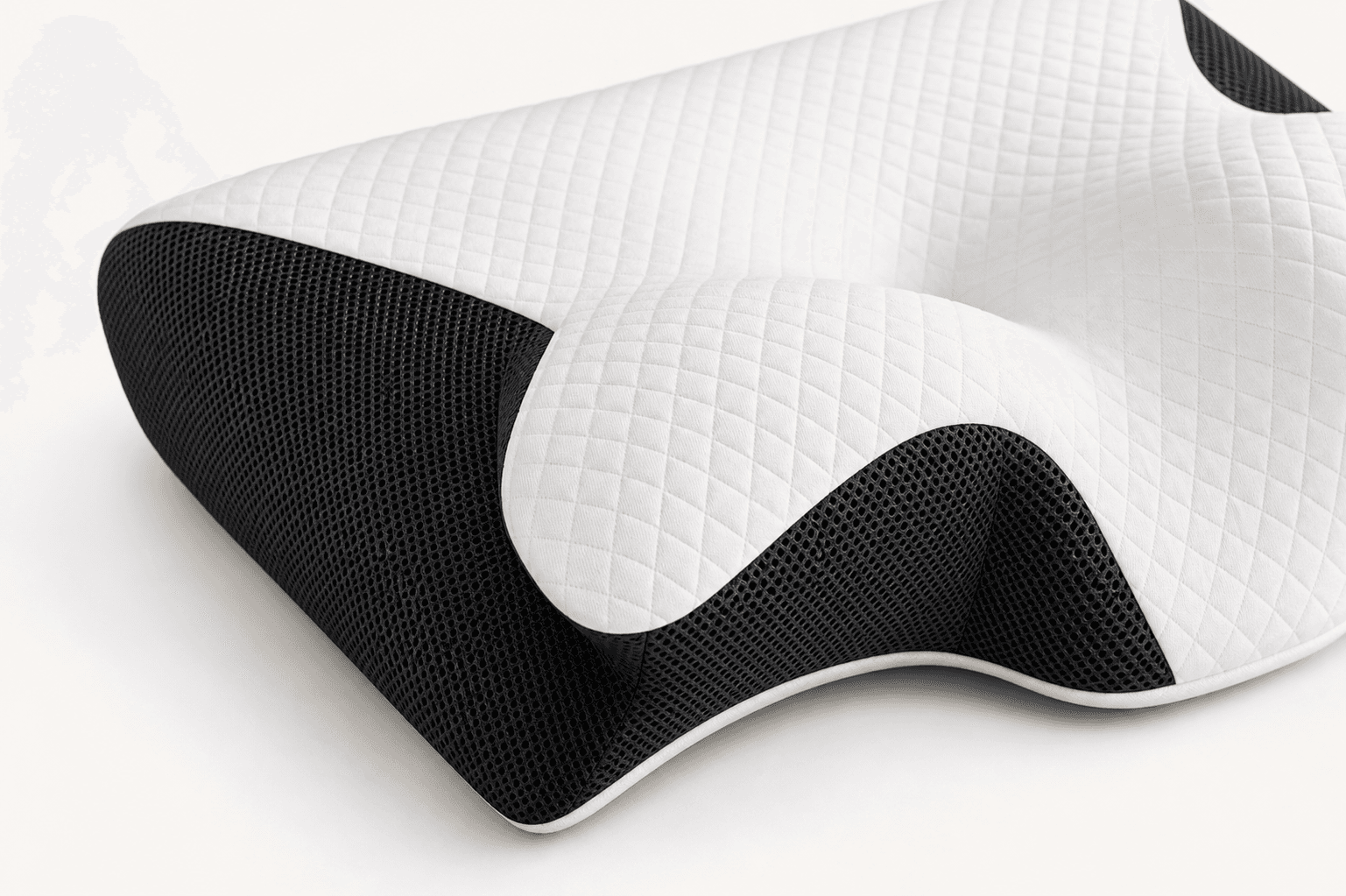 Ergonomisk pude i memory foam vist på sengen